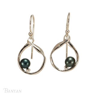Banyan Jewellery Silver Loop Earrings with Black Pearl